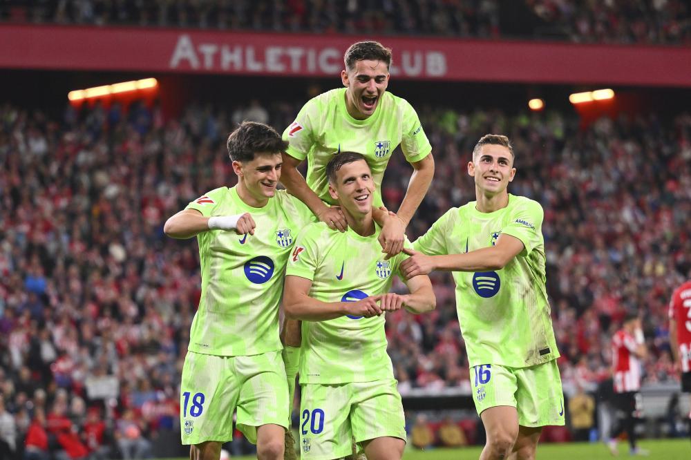 埃芬博格：拜仁前场三人能给卡尔空间，把他与梅西相比没好处